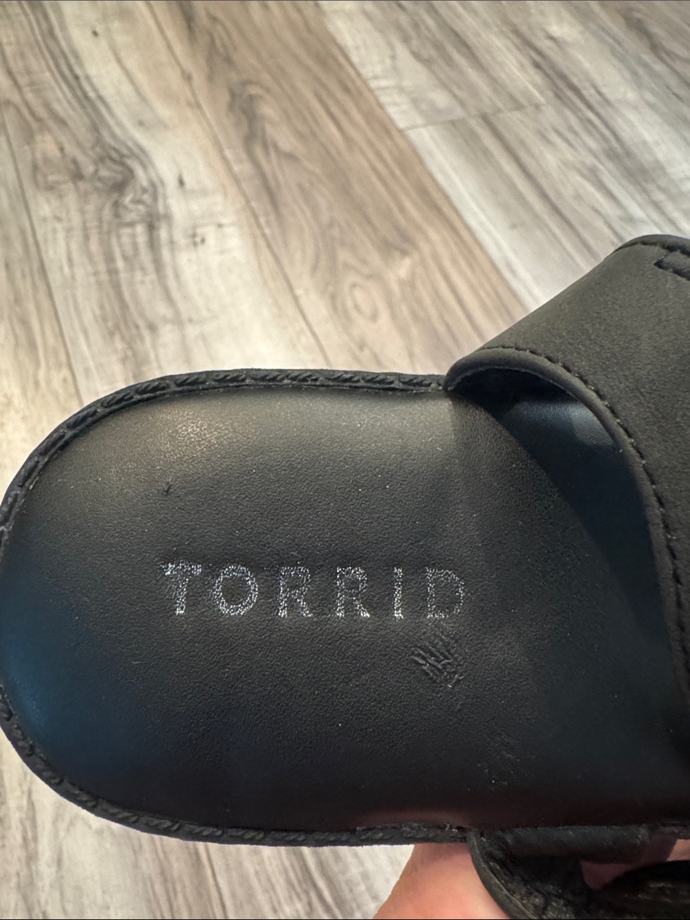 Torrid Black Embellished T-Strap Sandals 9WW sequins - Picture 3 of 8